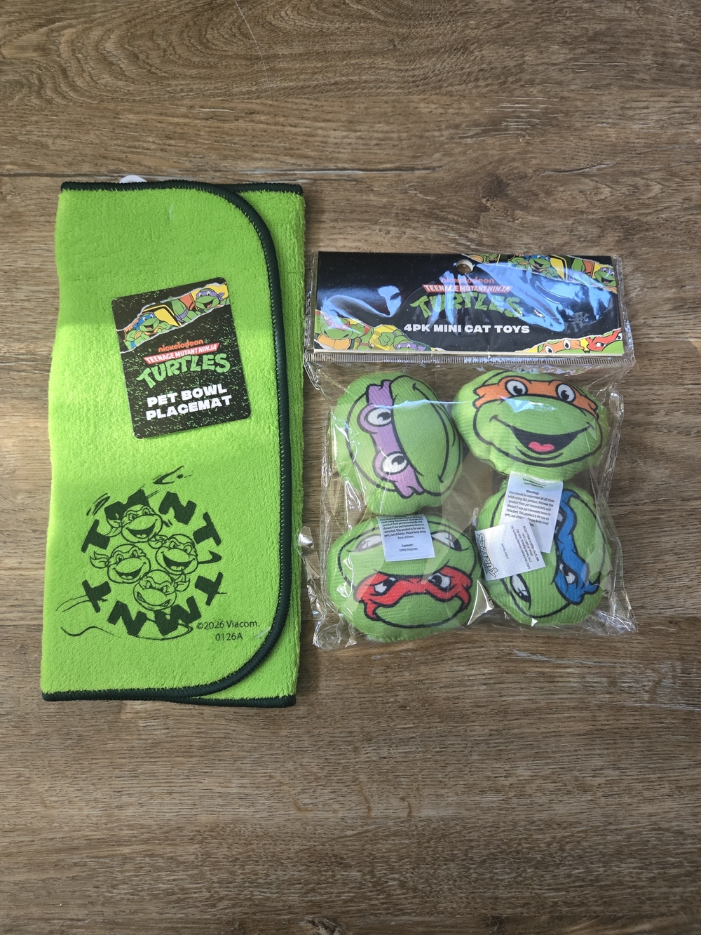 Teenage Mutant Ninja Turtles Pet Placemat with 4 Pack Cat Toy